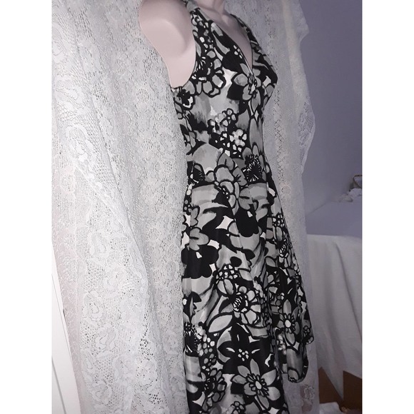 Moschino Abstract Floral Black, Gray, White Dress 6 - Picture 6 of 8